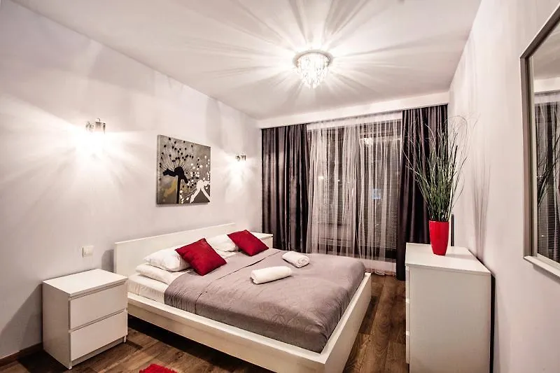 Angel City Center Krakow Aparthotel 4*,