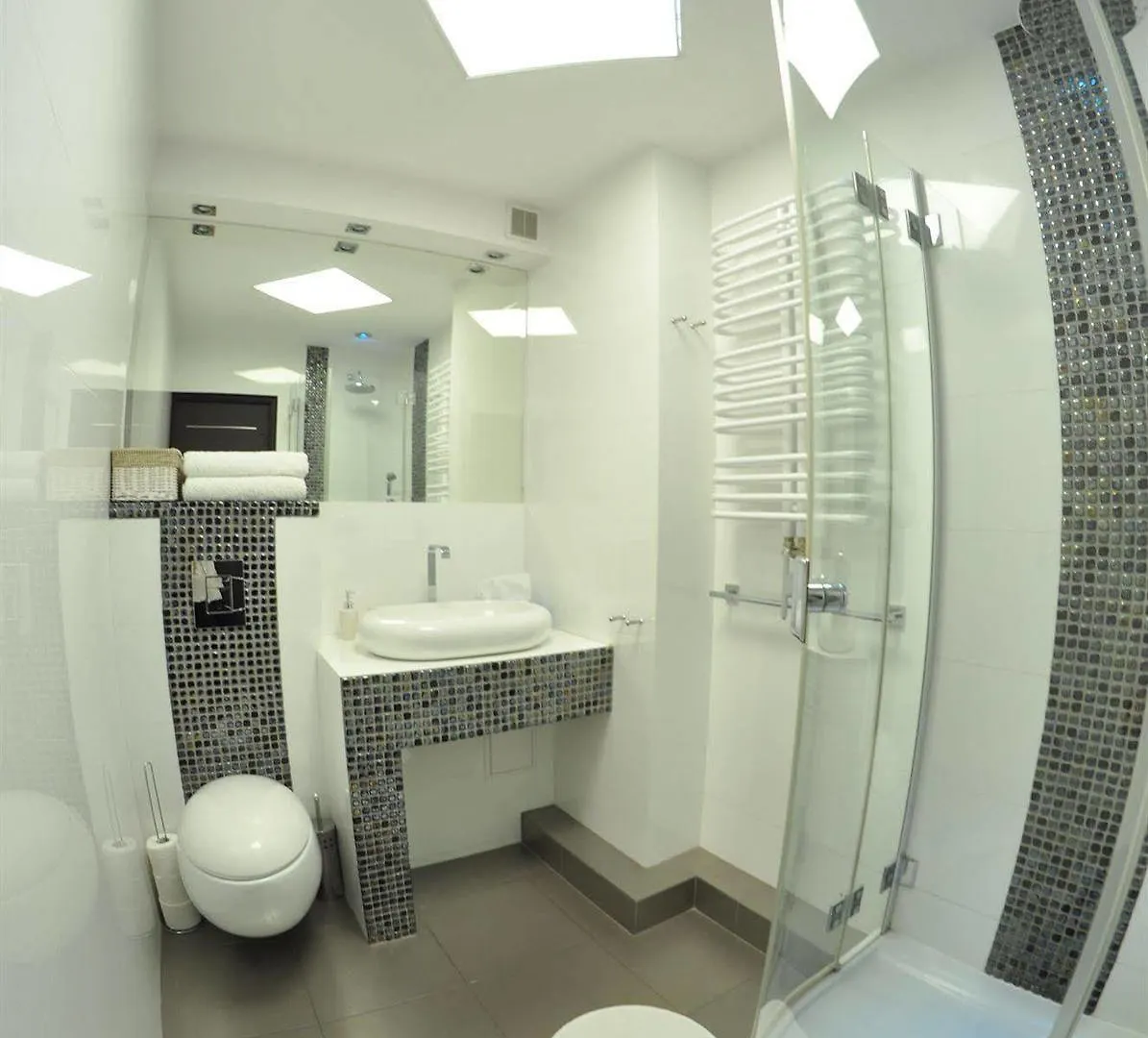 Angel City Center Krakow Aparthotel