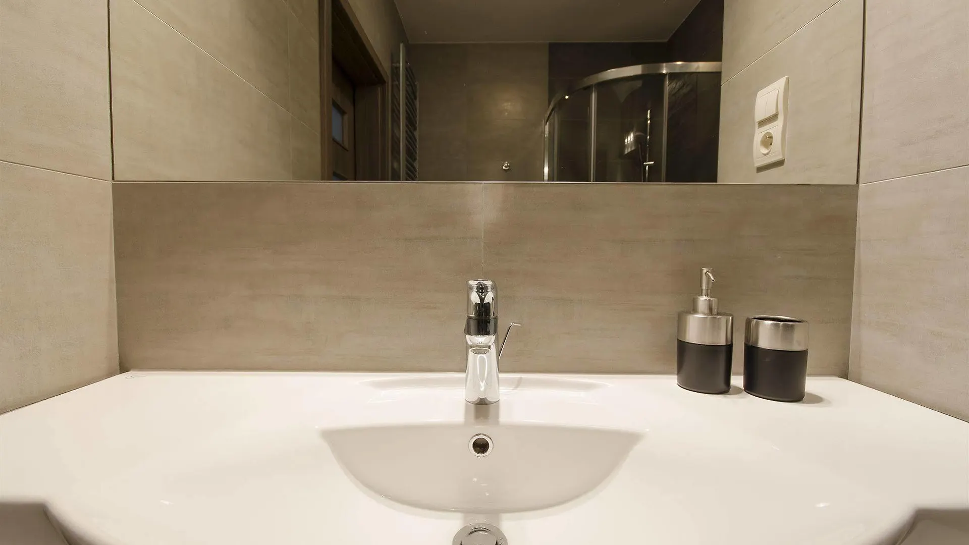 Angel City Center Krakow Aparthotel
