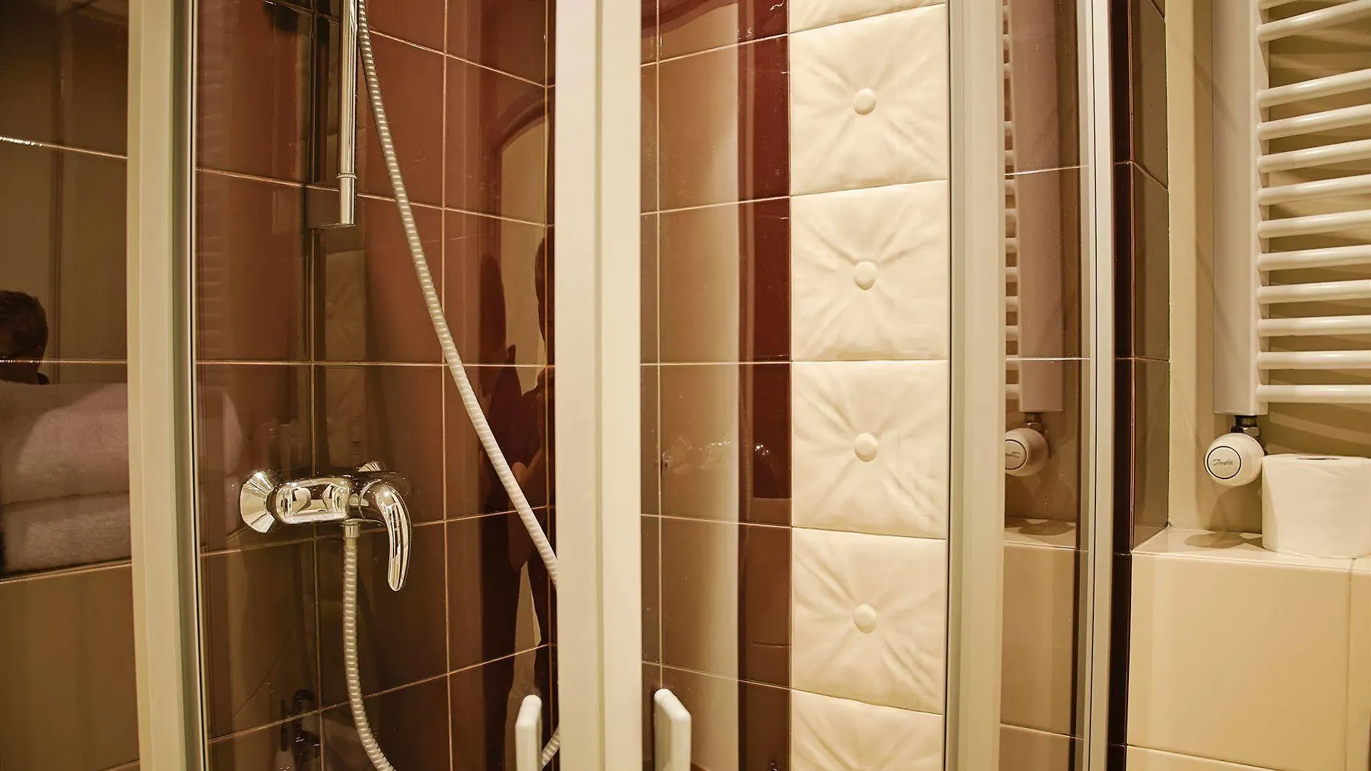 Angel City Center Krakow Aparthotel 4*,