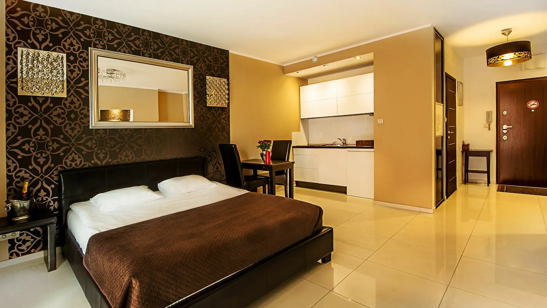 Angel City Center Krakow Aparthotel